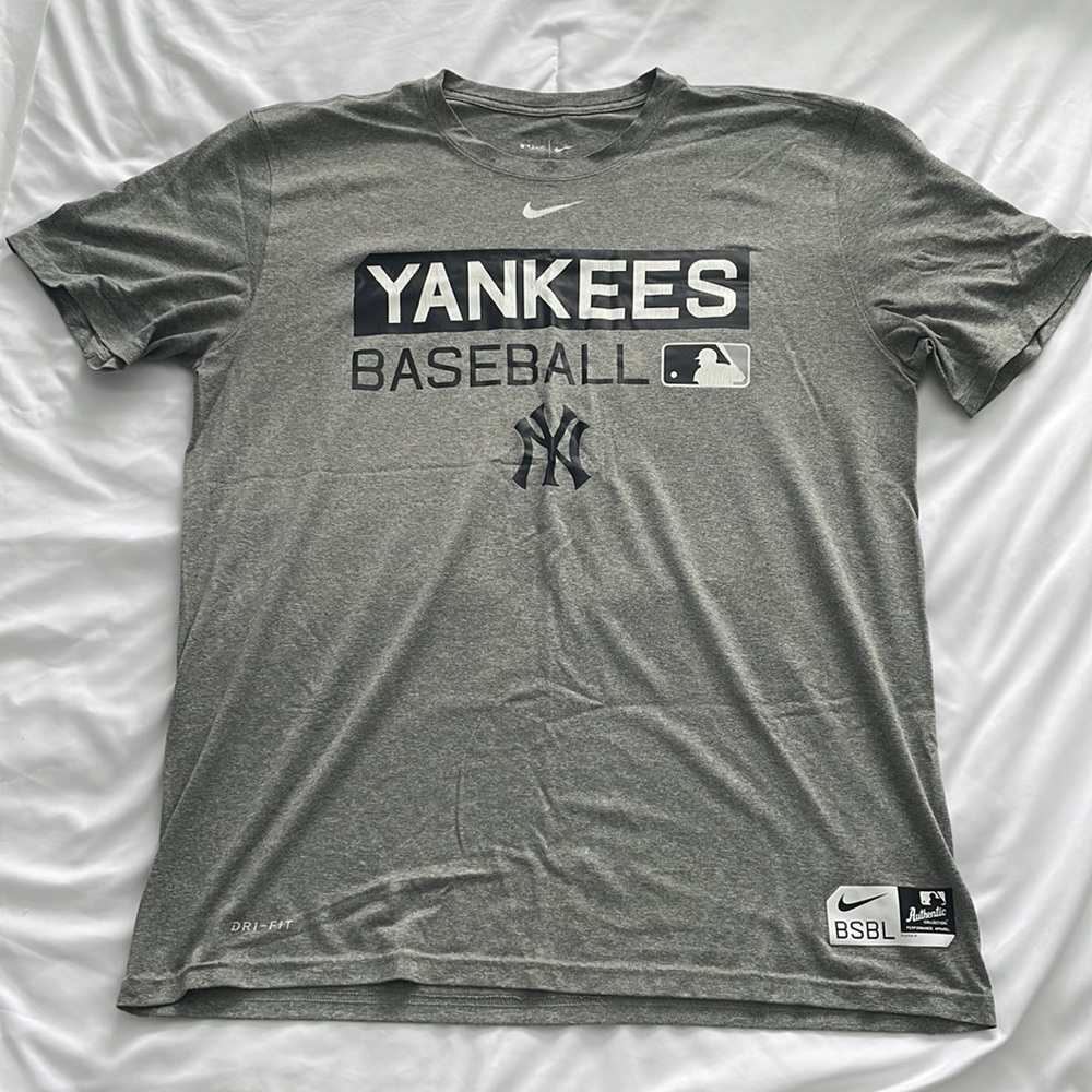 Nike Yankees Tee